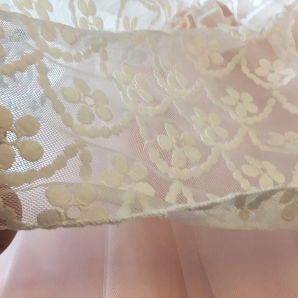 Petite Adele gorgeous lace overlay dress girl 3-4 - Picture 6 of 12